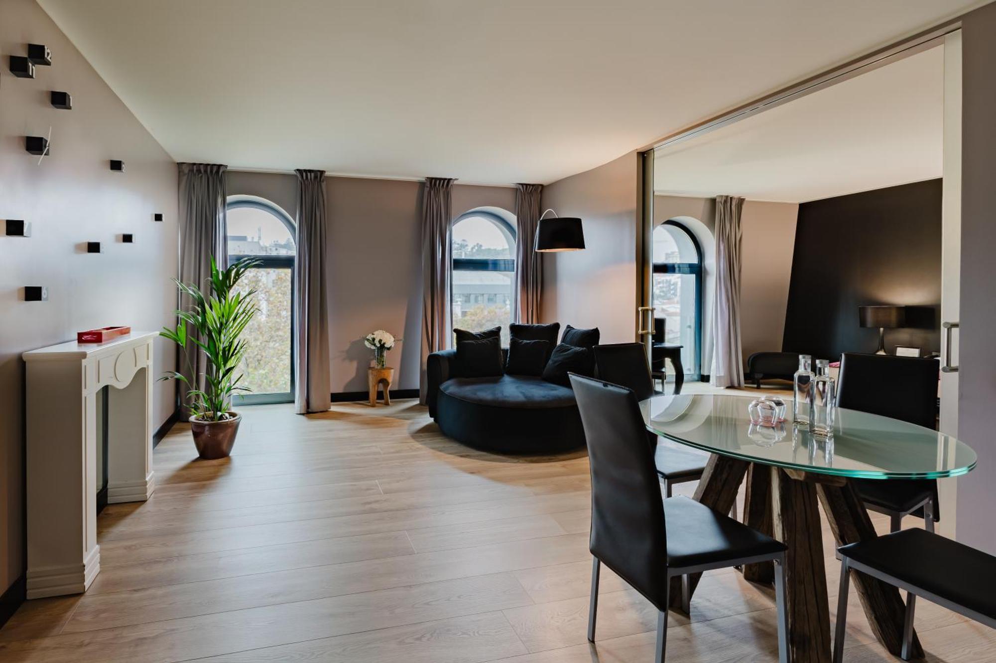 138 Liberdade Hotel Lisboa Εξωτερικό φωτογραφία The interior of a suite at the hotel