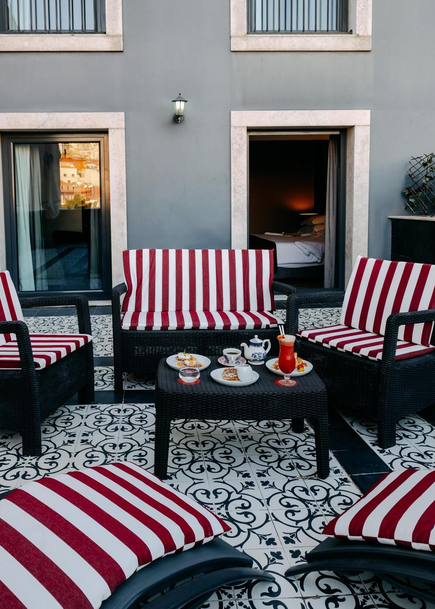 138 Liberdade Hotel Lisboa Εξωτερικό φωτογραφία A typical patio at the hotel